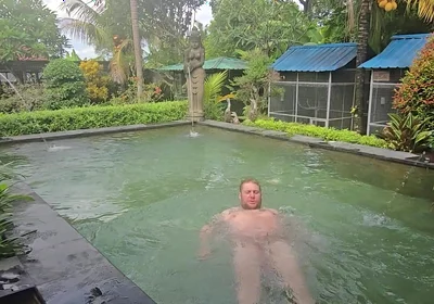 Jimbob Wanking in Pool