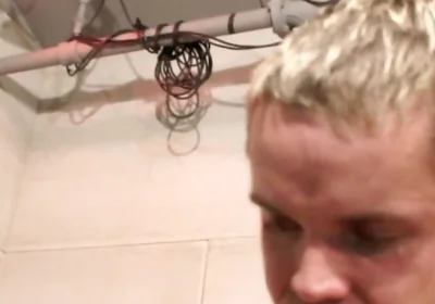 Bukkake Amateur with Gay Twinks Sucking All His Friends to the Cum