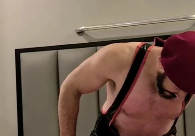 Heel on the Bed - Gouine Wrestling Takes Over