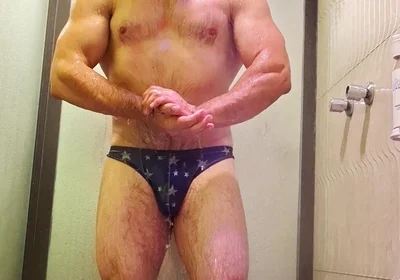 Victory Shower - POV with Gouine Wrestlin