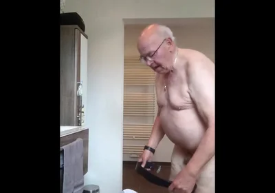 Piss,shave,belting, Toilette