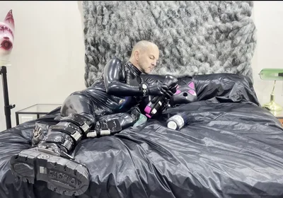 Full Black Rubber Vibes