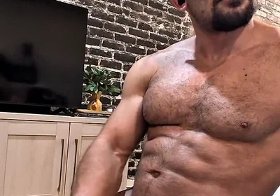 Bodybuilder Benji Bastian Strokes Thick Cock