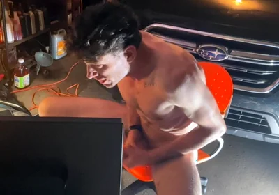 Solo Jerk in Garage, Discreet, but Still Classic Voyeuristic