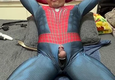 Fat Spider Draws by Drawing in the Red Center