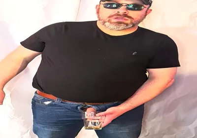 Dressed up with Cool Sunglasses, Treat Yourself to a Hot Piss