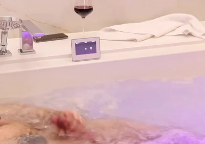 Hairy Muscle Stud: Luxury Jacuzzi Strip & Raw Jerk off - 4K Bodybuilder Solo
