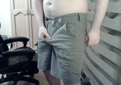 Hot Stud Goes Commando During Leg Day