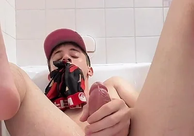 I Fuck My Ass with a Dildo and Piss on Myself