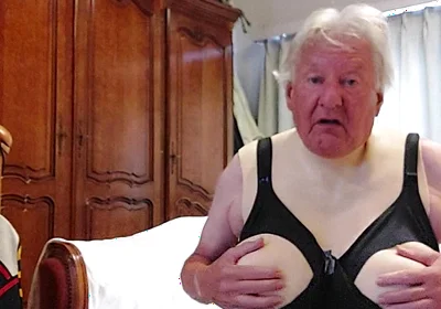 Nursing Bra and Thight Miniskirt