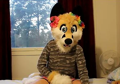 Oliver Pawing. First Murrsuit Video I Have Ever Made