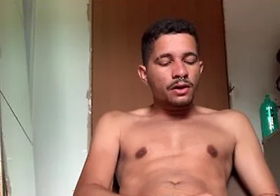 While The Bricklayer Worked In My House I Jerked Off In My Room And Came Delicious - Gay Solo!