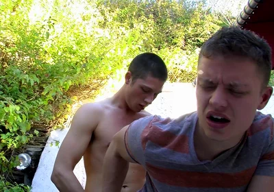 A horny college boy hook up!