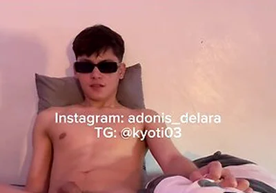 Finingger Ko Si Keanu Habang Jinajakol Sya, Sarap Daw Tangina