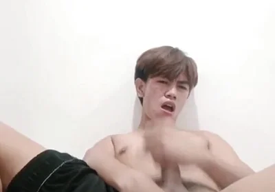 Young Asian Guy Wants You Daddy
