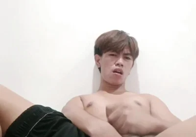 Young Asian Guy Wants You Daddy