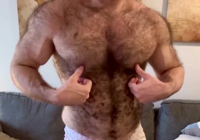 Some Dumb Puppy Pec Side Is Injured so Can’t Lift Heavy for Tricep or Chest