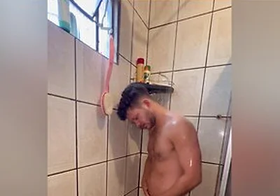 Levi Brazil - Playing In The Bath