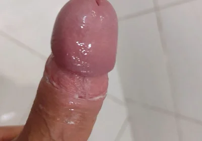 Strong Water in the Foreskin Excites the Glans Precum.