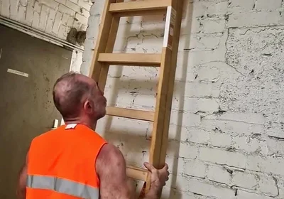 Very Hairy Builder