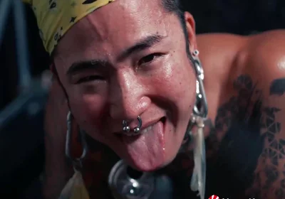 Kinky Drinks His Own Pee With Yoshi Kawasaki