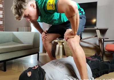 British Master feet and spitting
