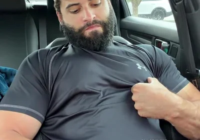 Muscle Cub in the Car