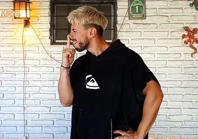 Fer Controls Nose of His Alpha Master Friend
