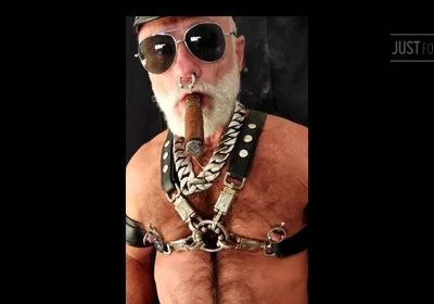 Gar Lighting While Stretching Balls and Clamping Nips