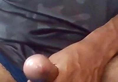 Straight Guy Stroke Huge Cock an Cums Loads