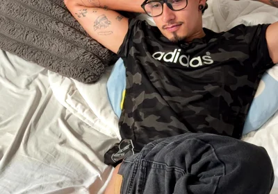 A Hetero's First Handjob with His Best Friend Watching Gay Porn