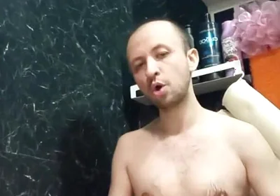 A Naked Man Jerks off His Big Dick in the Bathroom.