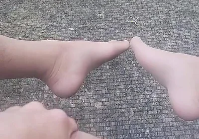 Cumming Hard Outdoors in Nylons