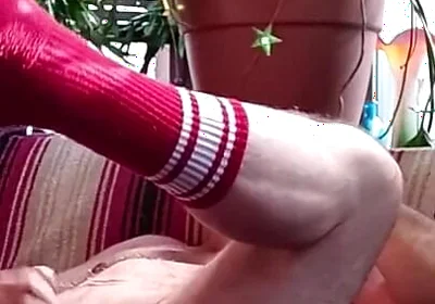 Beardaddychub Jerks off on a Flip Flop