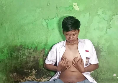 Young Man Tries Round Nude