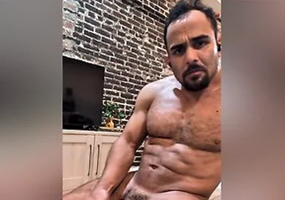 Bodybuilder Benji Bastian Strokes Thick Cock