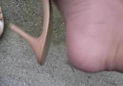 Cumming on Feet Outside