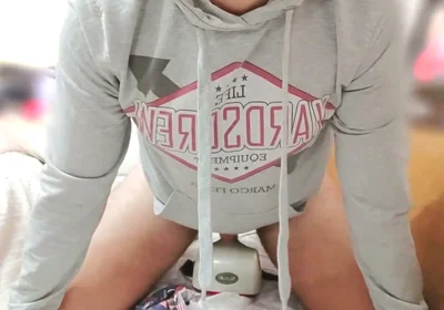 The Teenager Moaned Sweetly and Came From the Vibrations