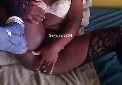 Big Dick Shemale Wanking with a Toy in His Sextape