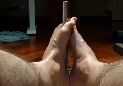 Muscular Bodybuilder Gives the Dumbbell a Filthy Footjob, M