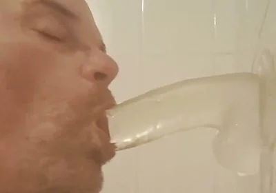 Sucking Round in the Bathroom
