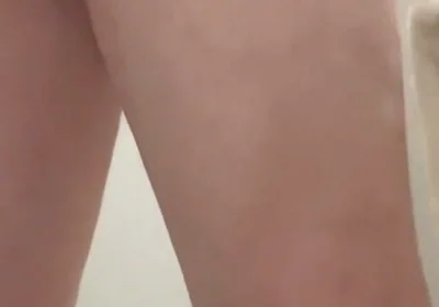 Amateur Caught Pissing Handsfree in Public Toilet