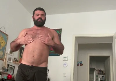 Delivery Guy Demands a 5-star Review
