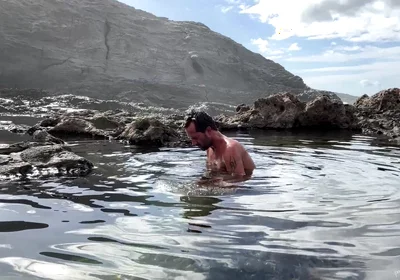 Natural Naked Bath Tim Blesh