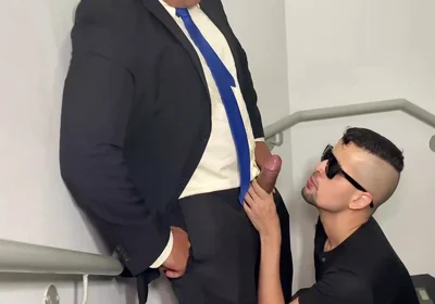 Nerd Lolzeiro And Yuri Gaucho In Fodendo O Puto Do Aplicativo De Pegacao - Sexo Gay Na Escada De Incendio - Urso Dotado Fodendo Nerd Jogador De Lol