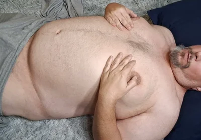 Chubby Guy Lays on Floor and Cums