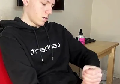 18 and Horny: Twink's Sticky Load Explosion