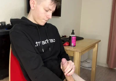 18 and Horny: Twink's Sticky Load Explosion