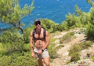 Andolini Xxl In Two Hikers, One Trail