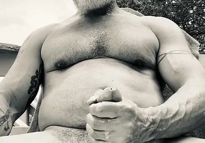 B&w Outdoor Bate